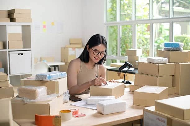 drop shipper preparing customer packages for shipment in dropshipping model