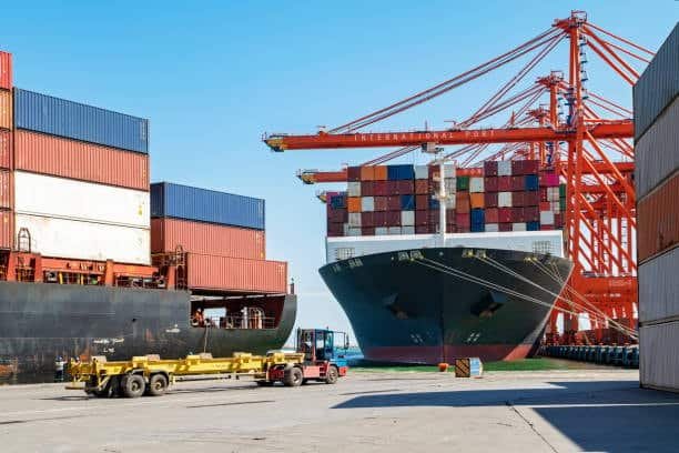 Container loading at port illustrating Freight on Board shipping process.