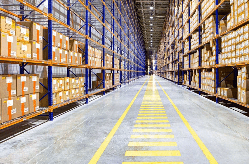 Large-scale fulfillment warehouse in China storing inventory for Amazon sellers with FBA prep and carton consolidation services