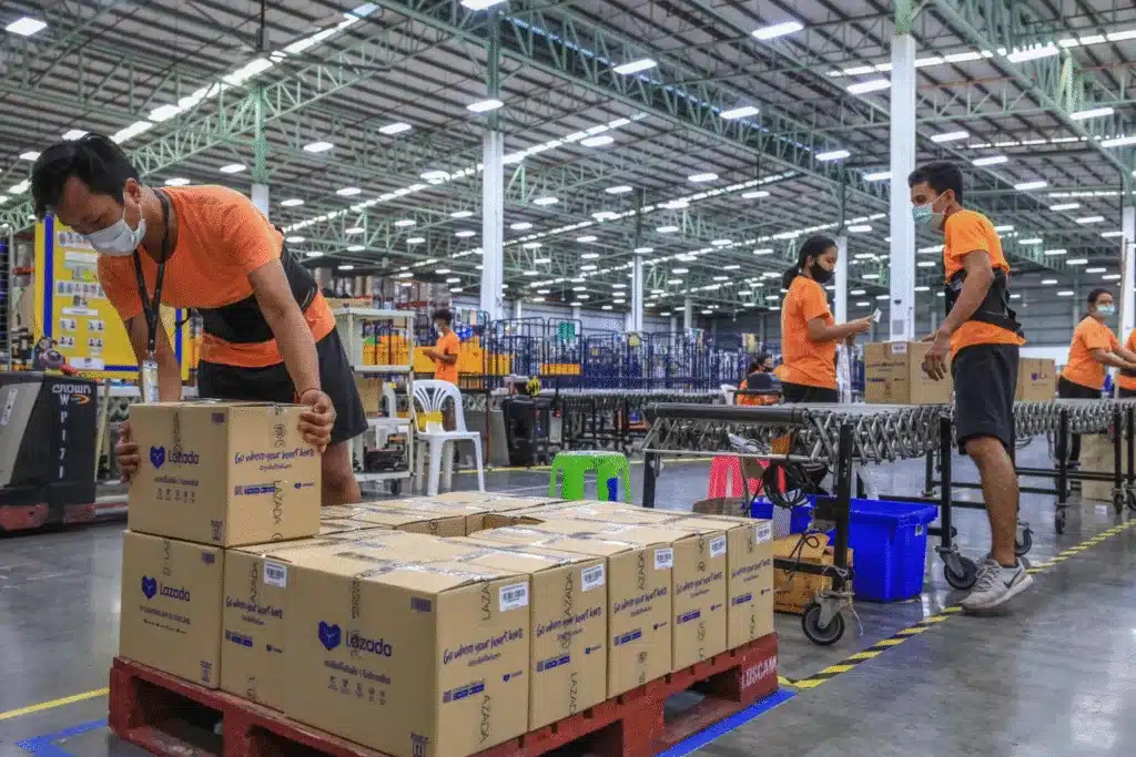 China ecommerce fulfillment operation processing high volumes of DTC orders efficiently