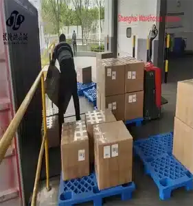 Worker unloading cartons onto pallets at a China warehouse, representing free storage and fulfillment support for ecommerce and dropshipping brands.