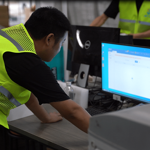 BM SUPPLY CHAIN team managing order fulfillment and tracking through advanced warehouse system