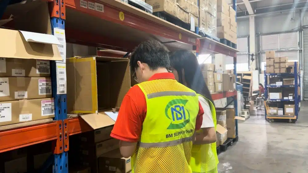 China 3PL staff checking product labels and inventory before Delivered Duty Paid shipping to the USA