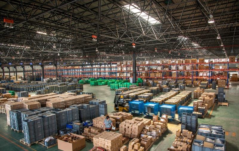 Dynamic warehouse processing rolling orders for Indiegogo InDemand campaigns