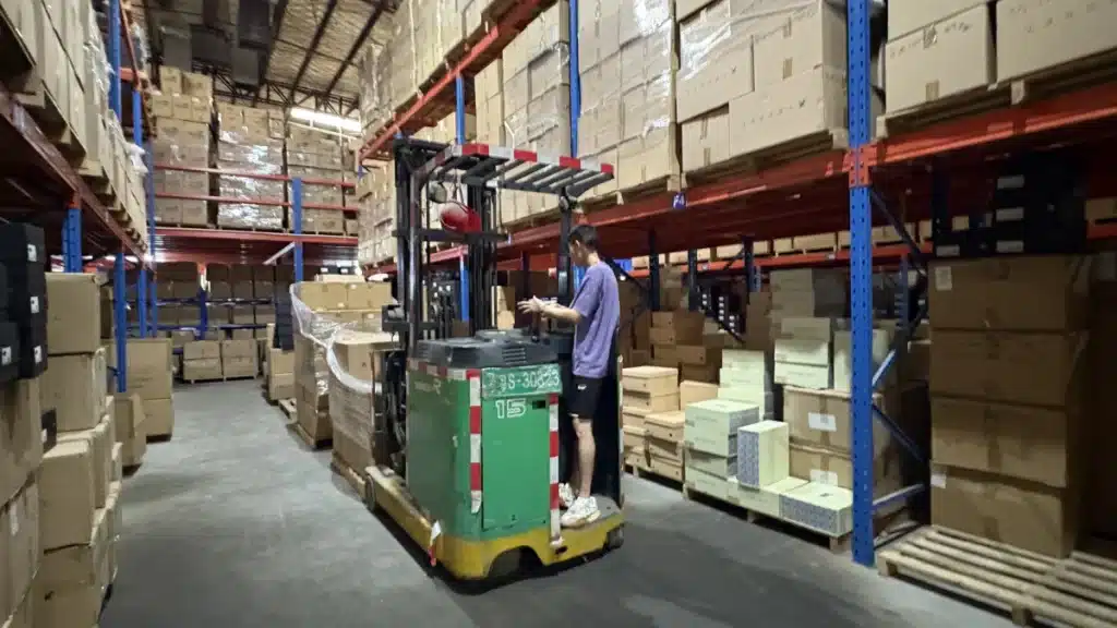 China 3PL warehouse managing palletized inventory to support an omnichannel fulfillment strategy across retail, online DTC, and wholesale sales channels.