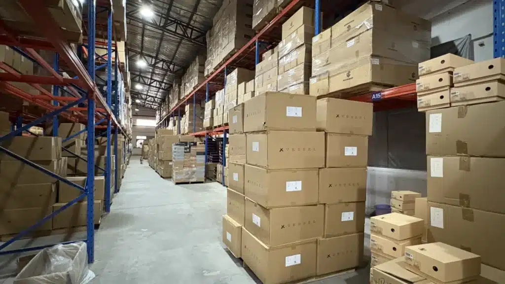 Organized China fulfillment warehouse with stored eCommerce inventory supporting accurate order status and proactive shipping notifications.