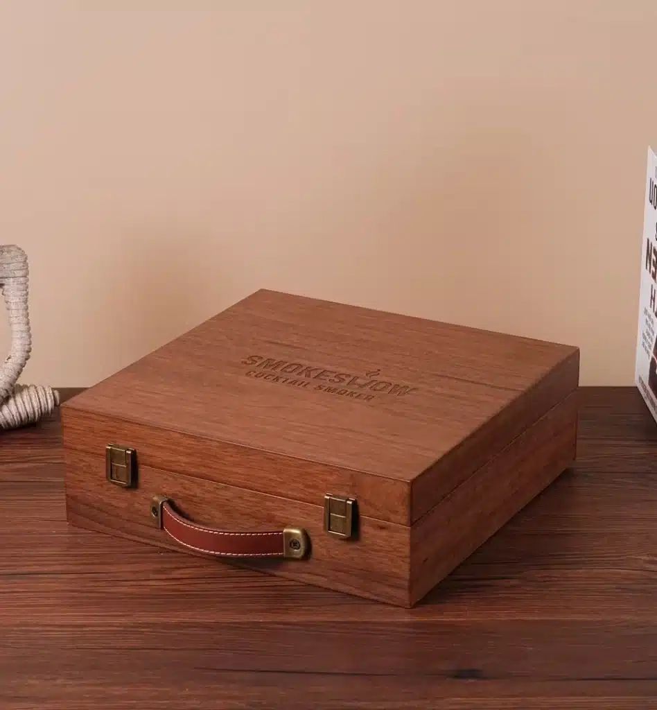 Closed custom wooden packaging box with engraved branding for a memorable ecommerce unboxing experience