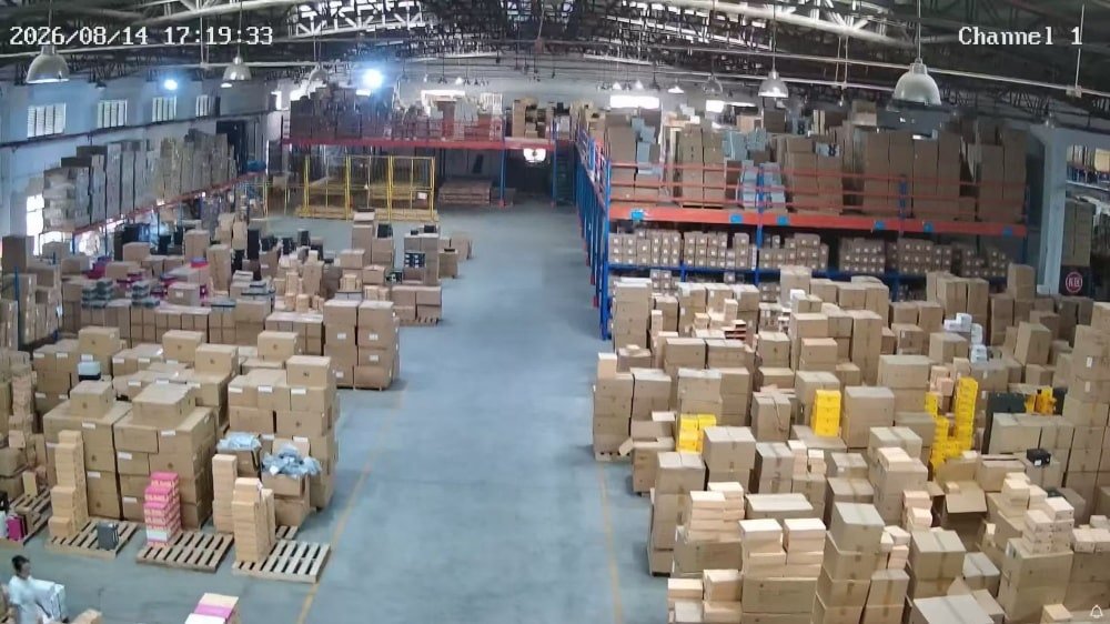 Large China warehouse with high-volume inventory and pallet storage representing storage fees, inventory volume, and scalable warehousing cost models.