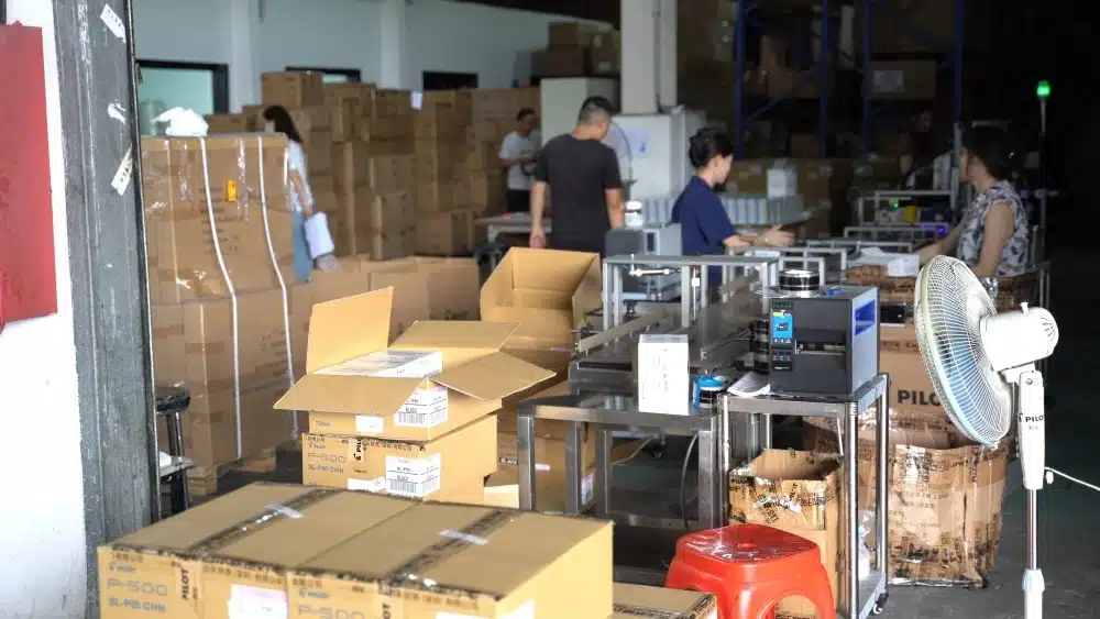 China warehouse pick and pack operation showing order processing, packaging, labeling, and fulfillment services that contribute to eCommerce warehousing costs.