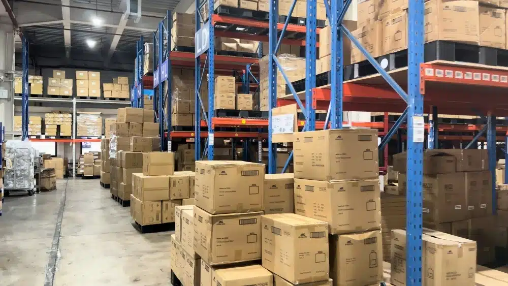 Large China fulfillment warehouse with organized ecommerce inventory and pallet racking for Shopify sellers shipping orders globally